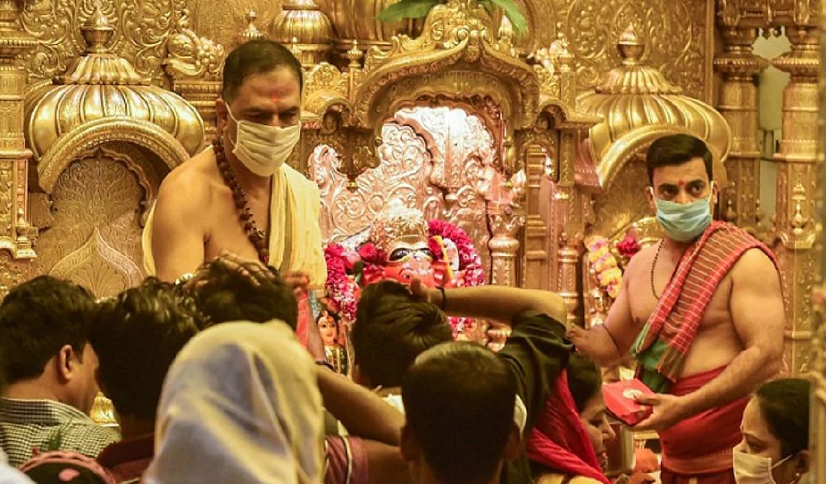 कोरोना वायरस ने मंदिरों पर लटकाए ताले, श्रद्धालु भगवान के दर्शन से महरूम, पसरा सन्नाटा
