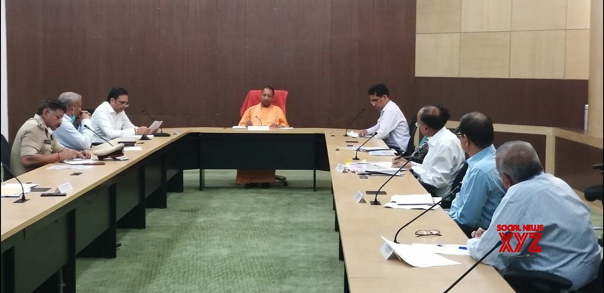योगी को दो टूक जवाब देने वाले नोएडा डीएम  का तबादला, विभागीय जांच का भी करना पड़ेगा सामना