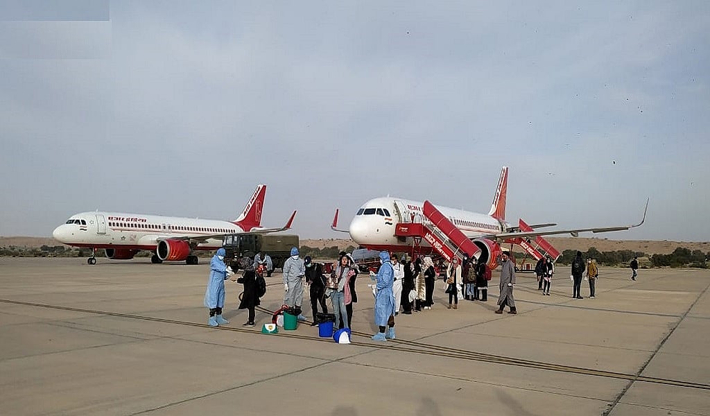 कोरोना वायरस से मचे कोहराम के बीच ईरान से 236 भारतीय स्वदेश लौटे, जैसलमेर के सेना कैंप में ले जाया गया