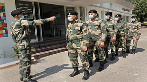 कोरोना: एमपी के टेकनपुर में BSF के 50 जवान क्वारनटीन किए गए, एक अधिकारी में कोरोना की पुष्टि के बाद फैसला