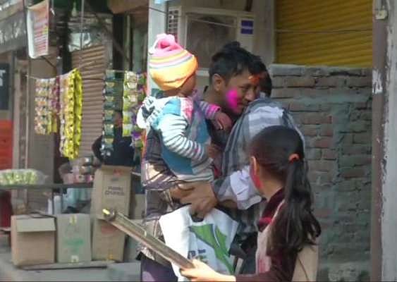 हिंसा प्रभावित उत्तर-पूर्वी दिल्ली में होली पर रही शांति, सुरक्षाबलों की मौजूदगी में लोगों ने मनाया त्योहार