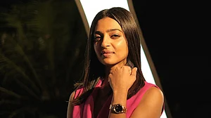 सिनेजीवन: कोरोना के कहर के बीच लंदन गईं राधिका और शाहरुख के घर के सामने आग से 1 की मौत