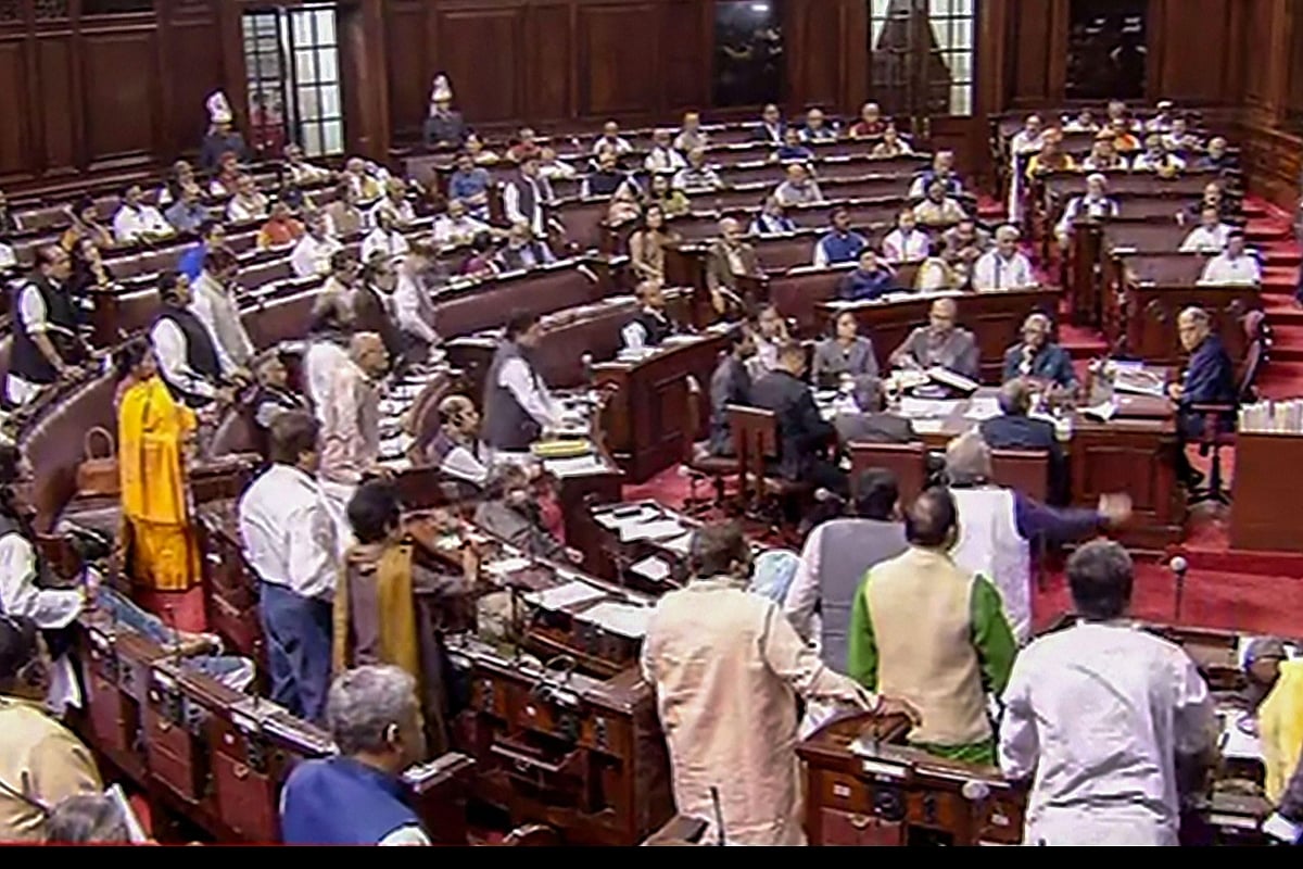 दिल्ली दंगे पर चर्चा के दौरान सरकार पर बिफरा विपक्ष, कहा- गृहमंत्री अपने घर में हिंसा का आनंद ले रहे थे