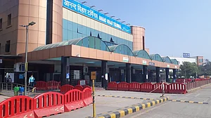 दिल्ली के आनंद विहार रेलवे स्टेशन की तस्वीर