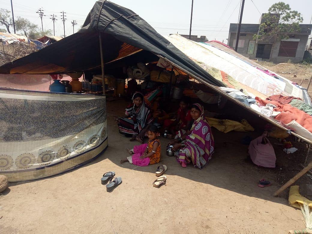 यूपीः कोरोना संकट में भी गरीबों के साथ छल कर रहे राशन डीलर, वितरण बनी बड़ी समस्या