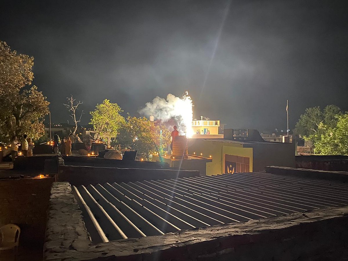 लॉकडाउन में साफ हुई दिल्ली की हवा एक ही झटके में फिर खराब, आतिशबाजी के चलते गुणवत्ता में आई गिरावट