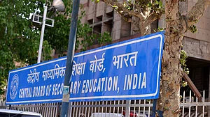 कोरोना संकट के बीच स्कूली बच्चों को बड़ी राहत, सीबीएसई स्कूलों में आठवीं तक के छात्र बिना परीक्षा पास होंगे