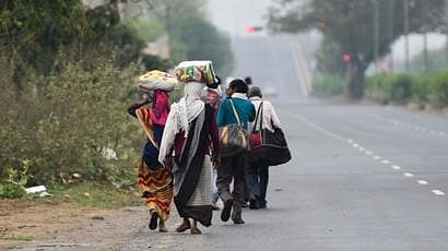 कोरोना लॉकडाउन: घर के लिए दिल्ली से पैदल निकले मजदूर पहुंचे मौत के आगोश में,  अलीगढ़ में सड़क हादसे में गई जान