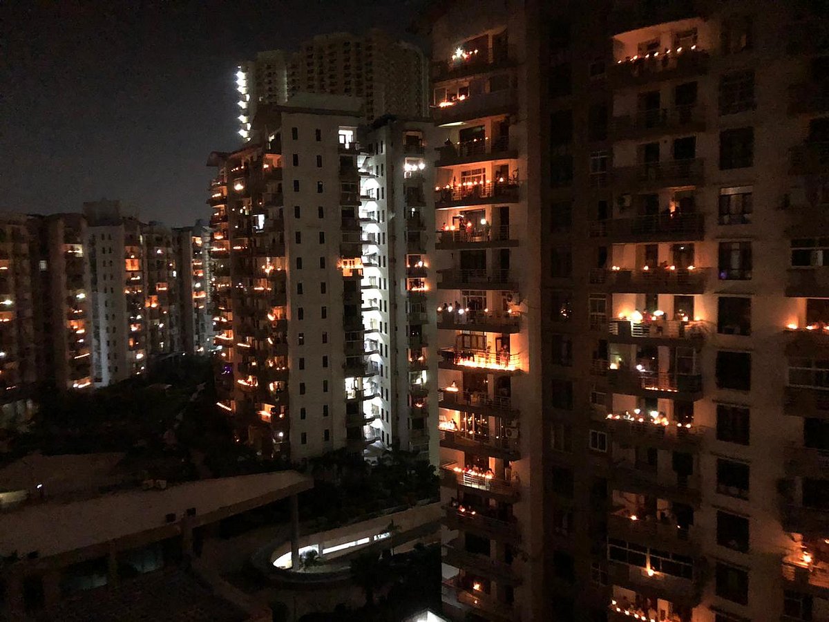 कोरोना भगाने के लिए देश ने #9बजे9मिनट तक जलाए दीये, पूरा देश हुआ मुहिम में शामिल