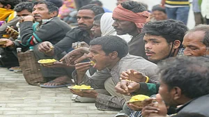 अर्थशास्त्रियों की राय में कोरोना संकट के बाद भयावह होगी तस्वीर, बड़ी आबादी को भुखमरी से बचाना पहली जरूरत
