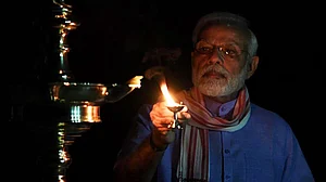 कोरोना संकटः लॉकडाउन खत्म हो या चले, इसके अलावा भी सवाल बहुत हैं और पीएमओ से चलने वाली सरकार बहादुर लाजवाब