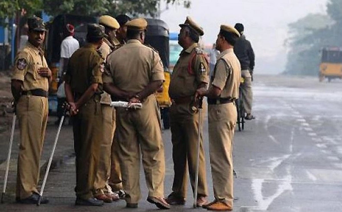 ग्रेटर नोएडा में कोरोना संक्रमित युवक ने क्वारंटाइन सेंटर की छत से कूदकर दी जान