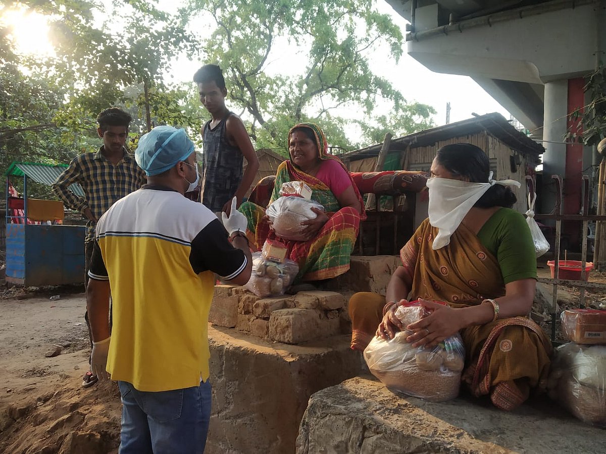 बिहार में खाना बंटने की खबर पर उमड़ती भीड़ खोल रही सरकारी ‘राहत’ की पोल, ‘राशन’ के नाम पर भय का माहौल