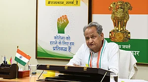 अर्थव्यवस्था के पटरी पर लौटने तक राज्य सरकारों को संभाले केंद्र, दिया जाए प्रोत्साहन पैकेज: अशोक गहलोत