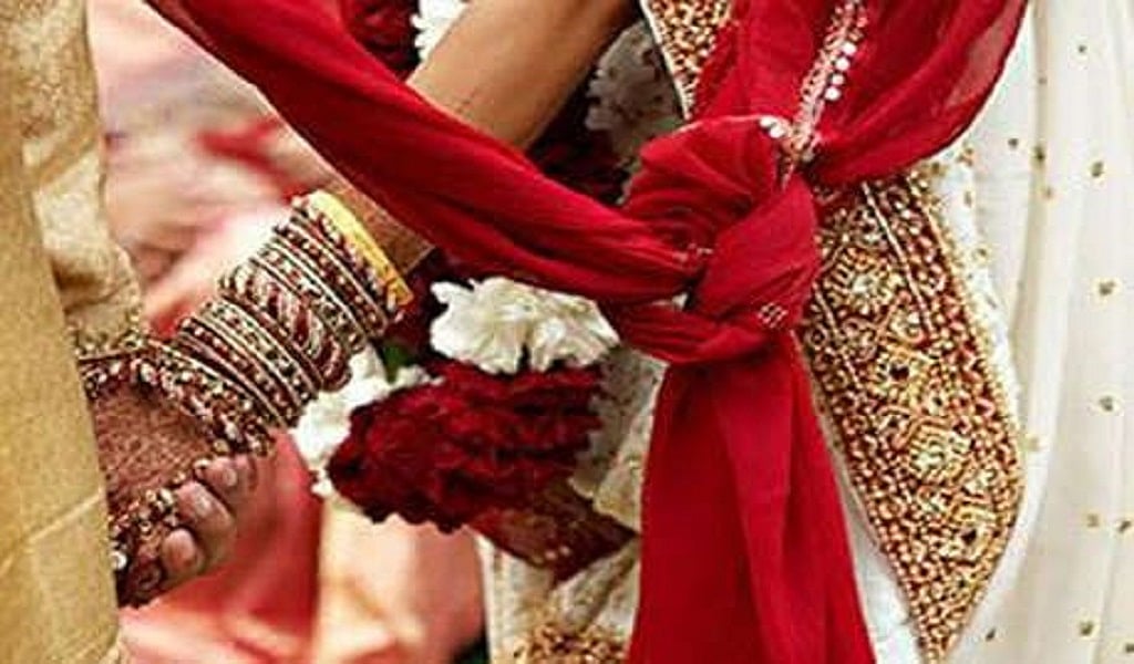 यूपी: लॉकडाउन का उल्लंघन करना पड़ा भारी, रिश्तेदारों के साथ दूल्हा गिरफ्तार, चुपके से जा रहा था शादी करने