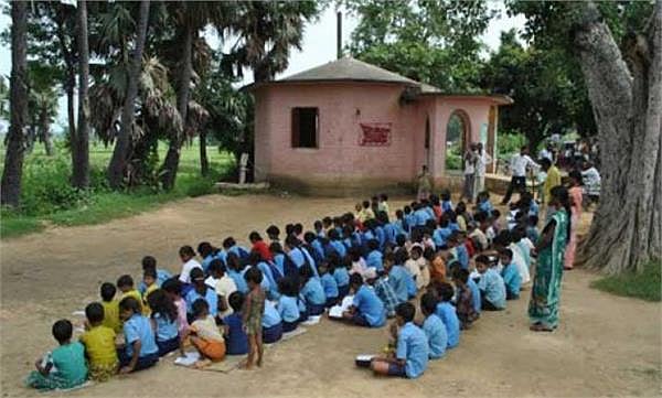 बिहारः लॉकडाउन में कैसे हो ई-क्लासेस से पढ़ाई, सरकारी स्कूल वाले ही पूछ रहे- होता क्या है?
