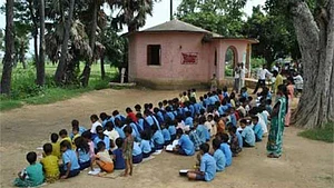 बिहारः लॉकडाउन में कैसे हो ई-क्लासेस से पढ़ाई, सरकारी स्कूल वाले ही पूछ रहे- होता क्या है?