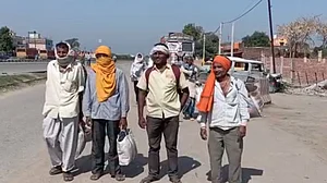 दिहाड़ी मजदूरों-कामगारों लॉकडाउन में मिले न्यूनतम मजदूरी, हर्ष मंदर और अंजलि भारद्वाज की सुप्रीम कोर्ट से मांग