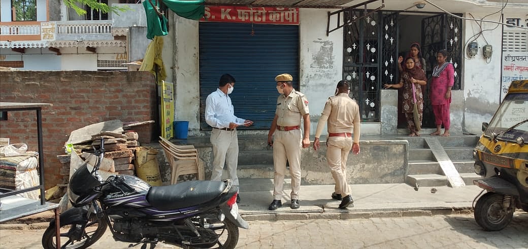 लॉकडाउन के साइड इफेक्ट: दर्जी बन गए पत्रकार, एम्बुलेंस ढो रही सवारी, तम्बाकू उत्पादों की धड़ल्ले से हो रही कालाबाजारी!