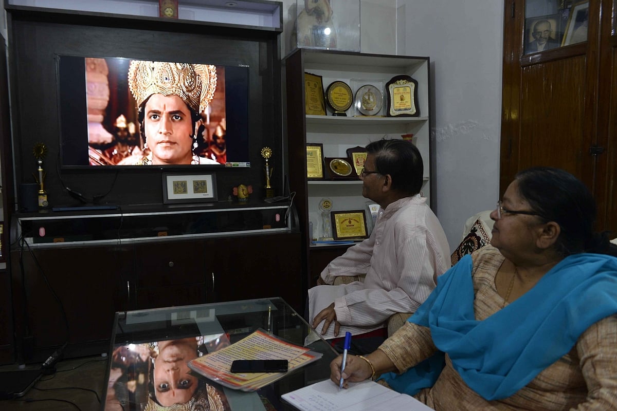 कोरोना लॉकडाउन में टीवी देख रहा है इंडिया, पहले के मुकाबले 40 प्रतिशत बढ़े टीवी दर्शक: रिपोर्ट  