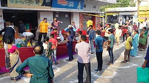 लॉकडाउन ग्राउंड रिपोर्टः लोग खुद निकलना नहीं चाहते, मजबूरी में निकल भी रहे तो सामान नहीं मिल रहे