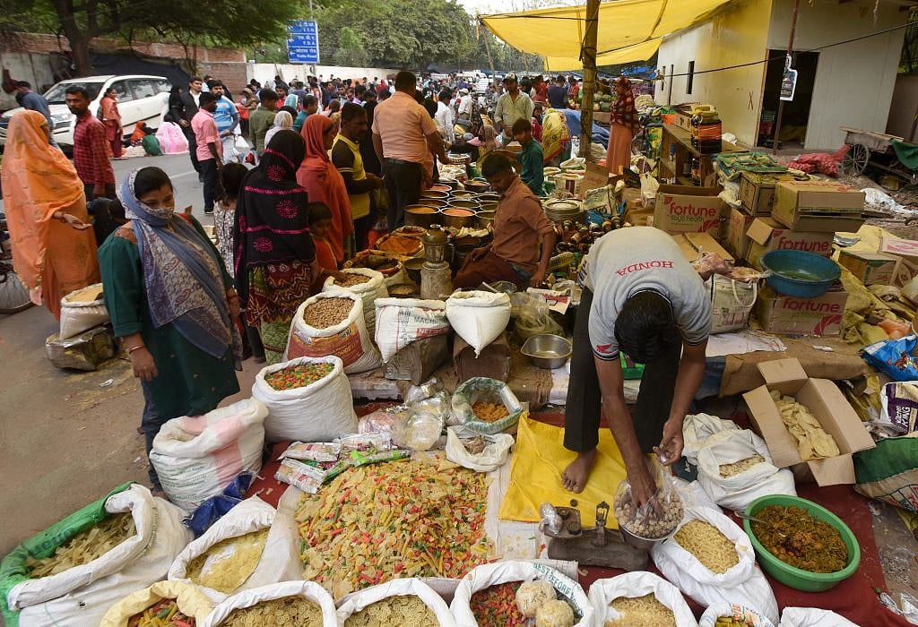 लॉकडाउन में आज से  भारी छूट, सभी दुकानें खोलने की शर्तों के साथ  मंजूरी, लेकिन शॉपिंग मॉल अब भी बंद रहेंगे