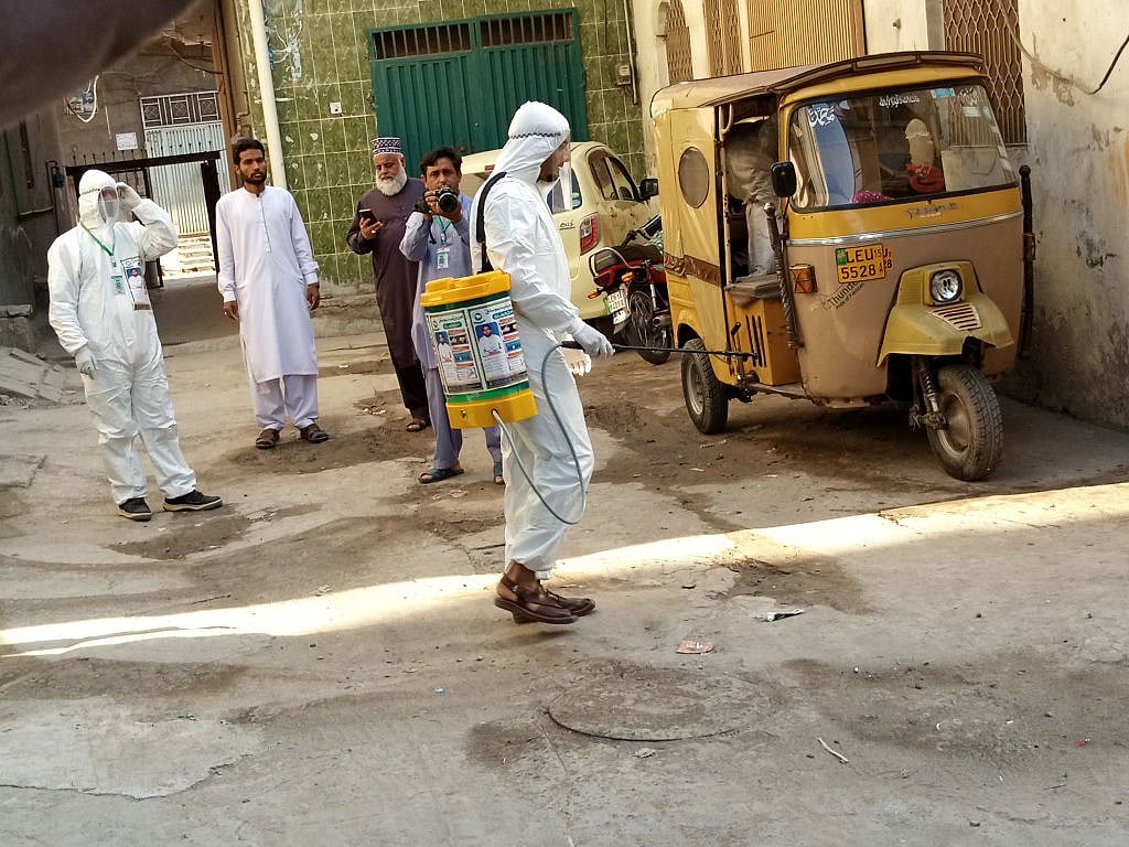 कोरोना के मोर्चे पर नाकाम पाकिस्तान, कुल पॉजिटिव केसों में 79 फीसदी स्थानीय प्रसार के, संक्रमित 11 हजार के पार