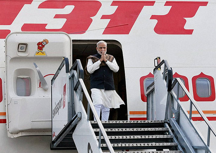 विष्णु नागर का व्यंग्यः लॉकडाउन से मोदीजी के नुकसान को नहीं भूलेगा देश, यात्राओं के मौसम में बंदी बने बैठे हैं!