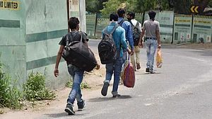 पीएम के भाषण ने तोड़ दीं सारी उम्मीदें और राम पैदल ही निकल पड़ा 1200 किमी दूर बलिया जाने के लिए...