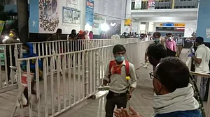 ‘अब दूसरे राज्यों में काम करने नहीं जाउंगा’, झारखंड लौटे लोगों का छलका दर्द, पढ़ें क्या कुछ सहना पड़ा उन्हें