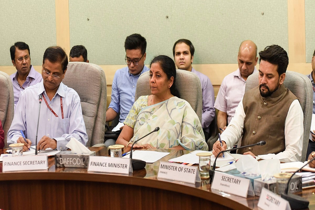 अर्थ जगत की 5 बड़ी खबरें: काफी नहीं मोदी सरकार का आर्थिक पैकेज! खुदरा कारोबारियों में नाराजगी, ऑटो सेक्‍टर भी खुश नहीं