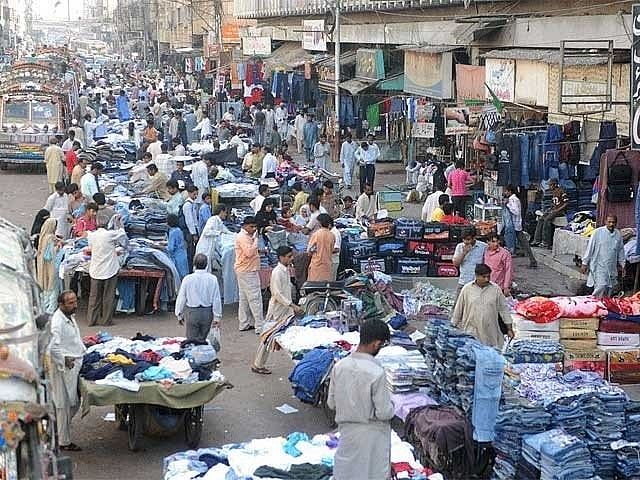 दुनिया की 5 बड़ी खबरें: पाक में शॉपिंग माल खुले, सार्वजनिक परिवहन भी बहाल, विश्व में 47 लाख से ज्यादा लोग कोरोना के शिकार