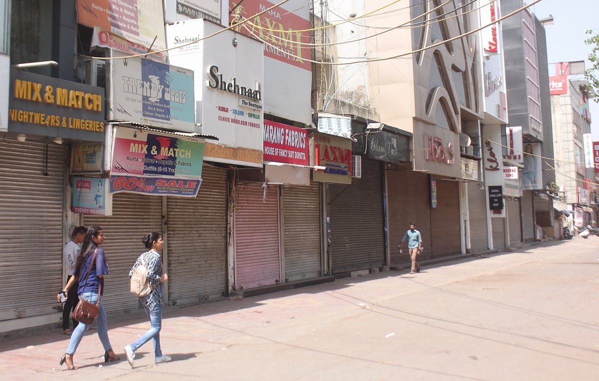कोविड-19 : गौतमबुद्ध नगर में दुकानों पर ऑड-ईवन फॉर्मूला लागू,  सोशल डिस्टेंसिंग के नियमों का करना होगा पालन
