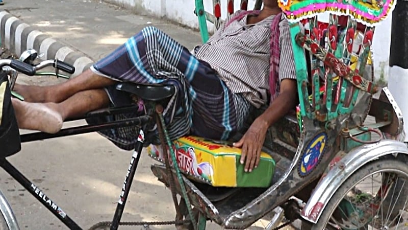 लॉकडाउन में एक रिक्शा चालक की दर्द भरी दास्तां: एक सवारी मिली थी और चालीस रुपये, लेकिन...
