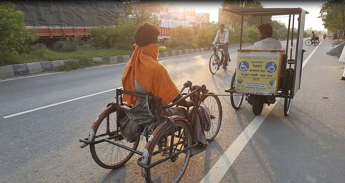 बिहारः जब सरकार-प्रशासन ने नहीं दिया साथ, तो एक दिव्यांग ही बना दिव्यांग का मददगार