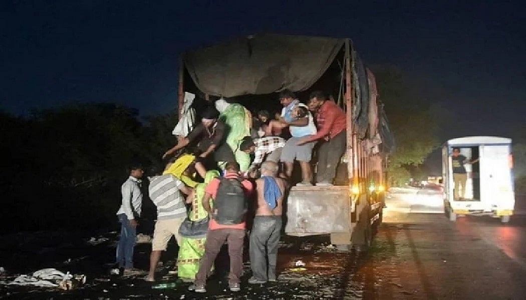 यूपी के औरेया के बाद मध्य प्रदेश के सागर-छतरपुर मार्ग पर मजदूरों से भरा ट्रक पलटा, 5 की मौत, कई घायल