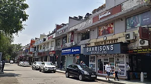 बाजारों में लौटने लगी रौनक, दुकानें खुली तो बाजारों में उमड़ी भीड़, राहत न बने आफत इसके लिए सोशल डिस्टेंसिंग जरूरी