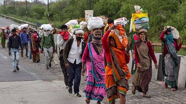 प्रवासी मजदूरों को सरकार से मिला ‘कोरोना तोहफा’, गरीबों के लिए बस कंसंट्रेशन कैंप की औपचारिक घोषणा बाकी