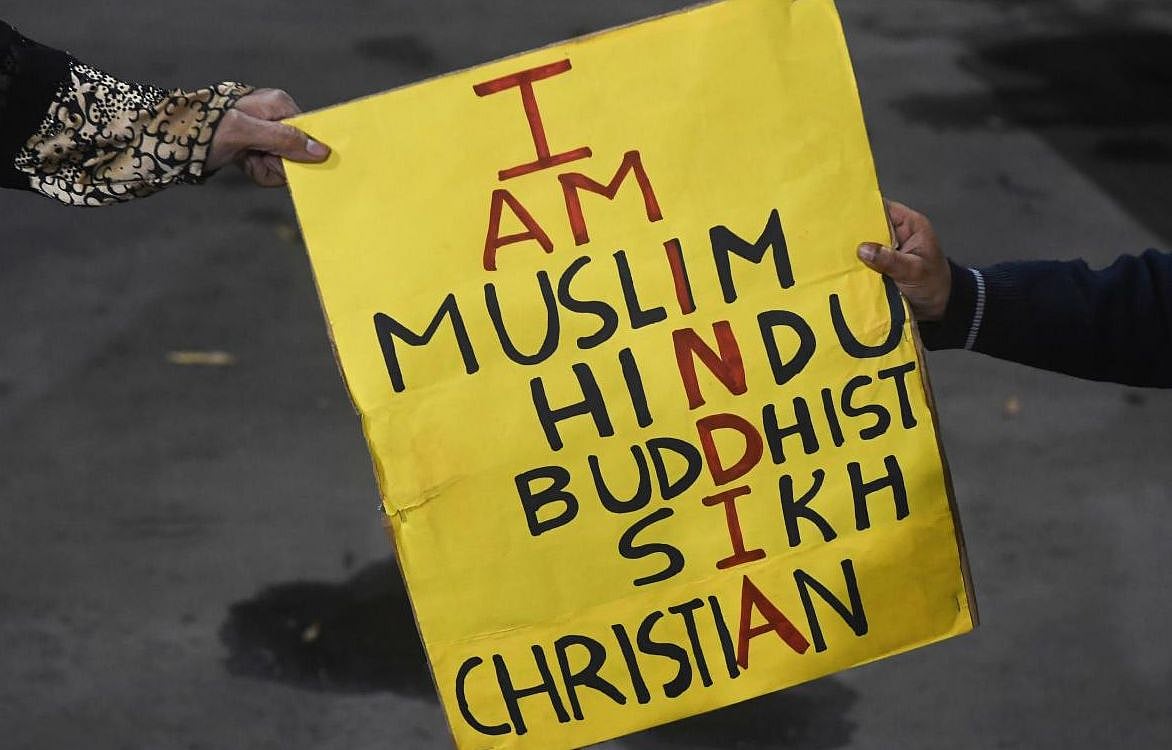 राम पुनियानी का लेखः प्रेम की खुशबू की जरूरत है हमें, नफरत की आग तो  सबको झुलसा देगी
