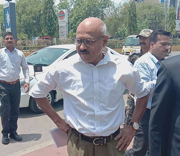 छत्तीसगढ़: आर्थिक अपराध ब्यूरो ने निलंबित डीजी मुकेश गुप्ता पर कसा शिकंजा, जल्द हो सकती है गिरफ्तारी