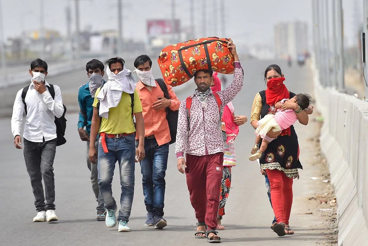 गरीबों को कैश दे सरकार, टैक्स में राहत काफी नहीं, जानें इस आर्थिक पैकेज पर क्या है एक्सपर्ट्स की राय