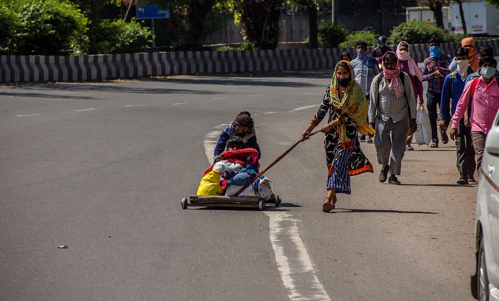 सोशल नहीं मानसिक है ‘डिस्टेंसिंग’, कुछ के लिए हवा का सफर, पर मजदूरों के लिए बंद हैं द्वार