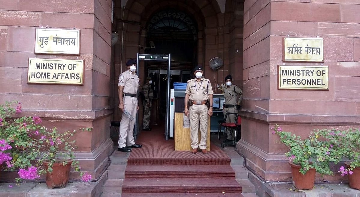 लॉकडाउन के डेढ़ माह बाद आया लोगों के स्वास्थ्य का ख्याल, केंद्र ने राज्यों से सभी निजी क्लीनिक खुलवाने को कहा