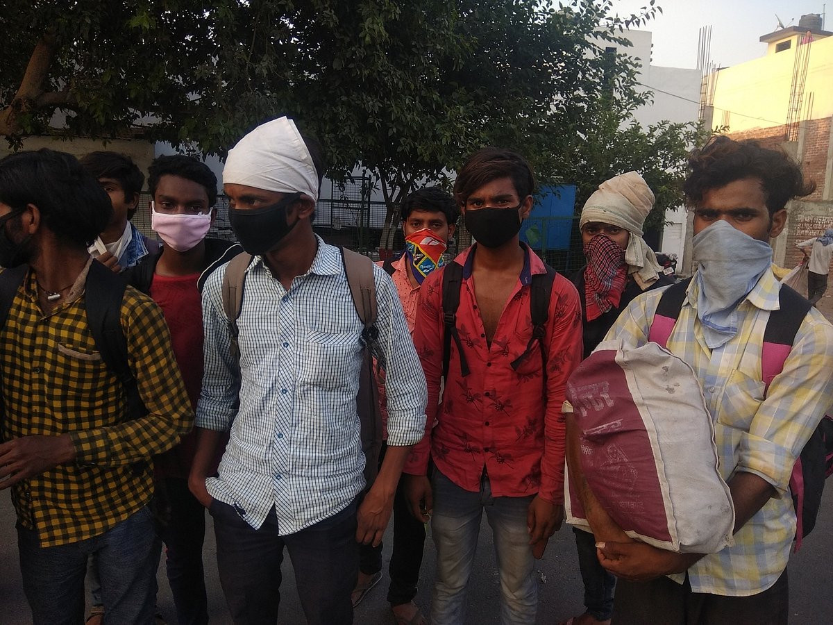 जान जोखिम में डाल घर की राह पकड़ रहे मजदूर, लेकिन चेहरे पर शारीरिक थकान नहीं, घर जाने की झलक रही आशा