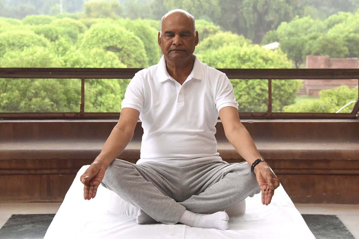 अंतर्राष्ट्रीय योग दिवस: राष्ट्रपति बोले- कोरोना संकट के दौर में योग शरीर को फिट रखने में मददगार, देखें तस्वीरें