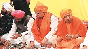 गुजरात की तरह उत्तर प्रदेश से सिख किसानों को बेदखल करने पर पंजाब में उबाल, दलों के साथ सिख संस्थाएं भी नाराज