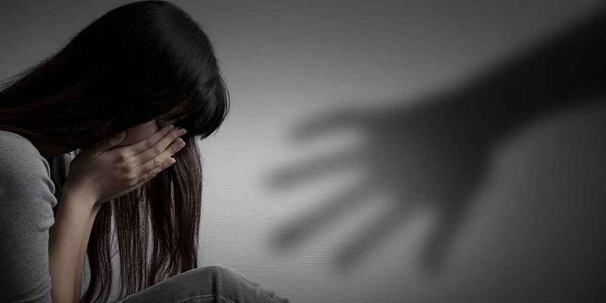 यूपी में शर्मसार करने वाली दो घटनाएं, एक जगह चलती बस में महिला से रेप, दूसरी जगह लिफ्ट के बहाने नाबालिग से दुष्कर्म