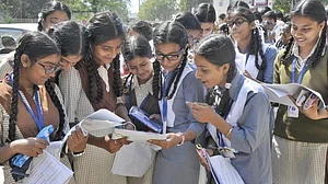 यूपी बोर्ड के 12वीं और 10वीं के नतीजे आज, दोपहर 12 बजे होगा ऐलान, इलाहाबाद नहीं, लखनऊ से जारी होगा रिजल्ट