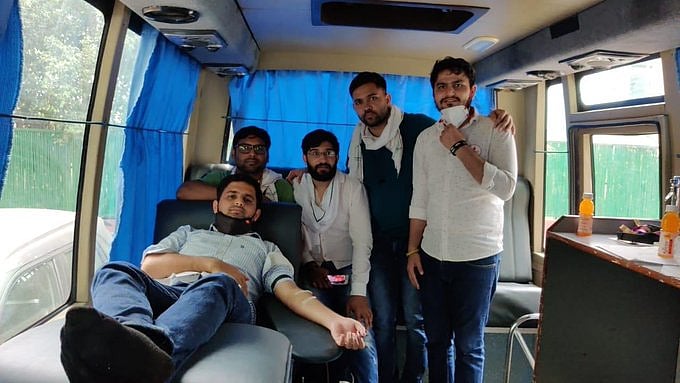एनएसयूआई ने रक्तदान कर मनाया राहुल गांधी का जन्मदिन, कई कोरोना पीड़ितों को दी आर्थिक मदद