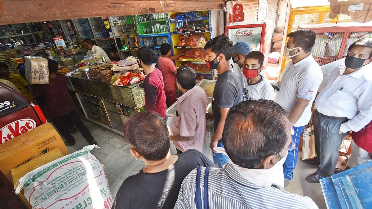 उत्तर प्रदेश में फैली एक और लॉकडाउन की अफवाह, खरीददारी के लिए भागे लोग, मची अफरातफरी